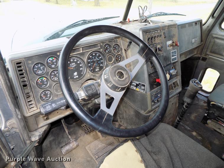 image for item DB8501 1994 Mack CH613 semi truck