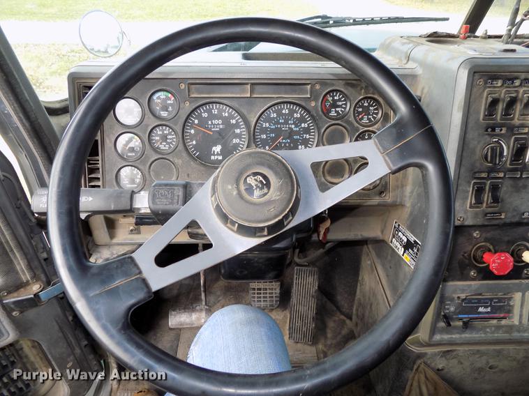 image for item DB8501 1994 Mack CH613 semi truck
