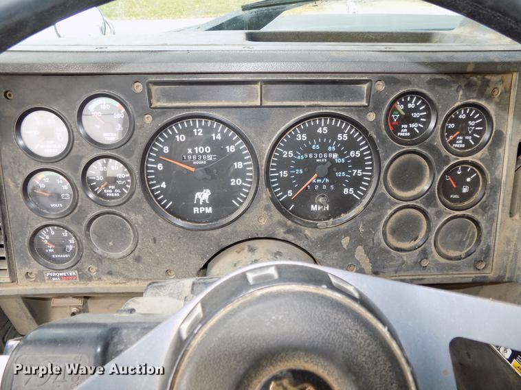 image for item DB8501 1994 Mack CH613 semi truck