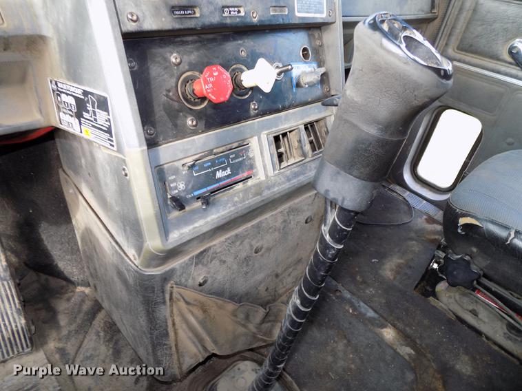 image for item DB8501 1994 Mack CH613 semi truck