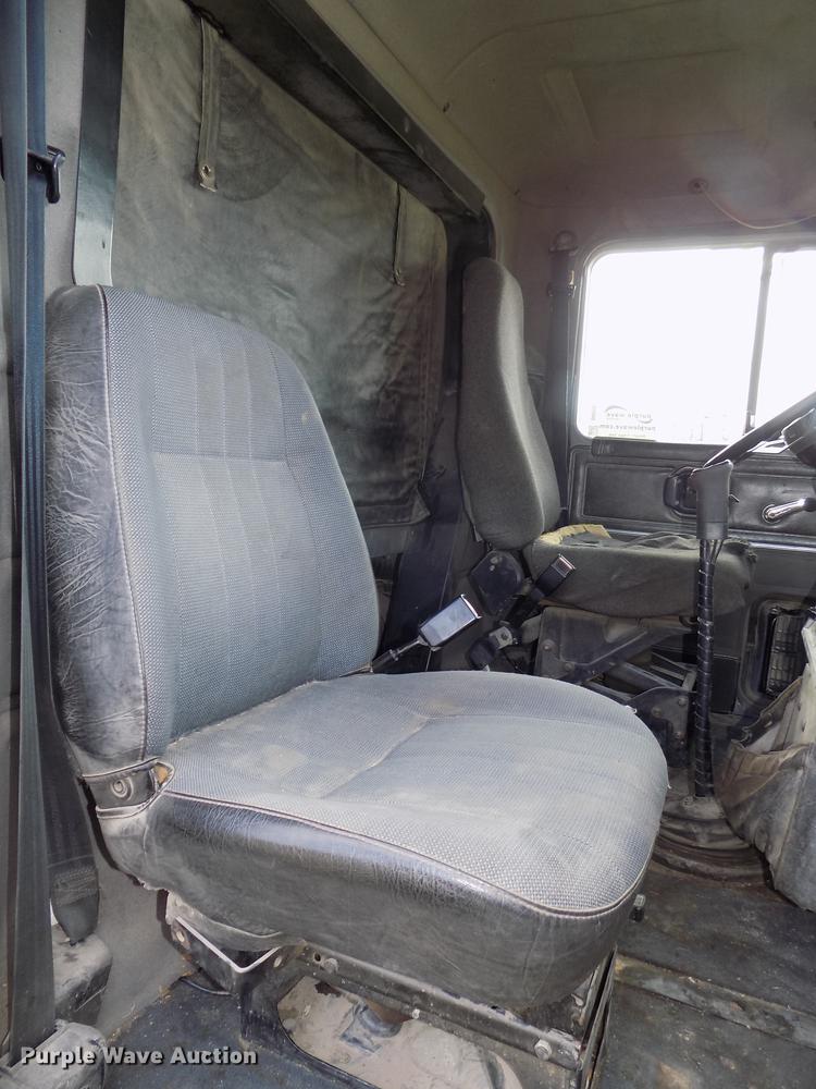 image for item DB8501 1994 Mack CH613 semi truck