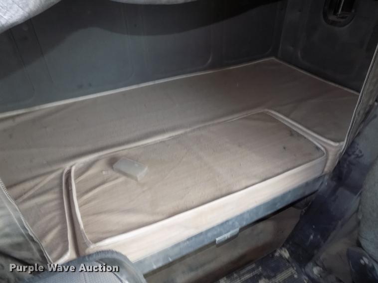 image for item DB8501 1994 Mack CH613 semi truck