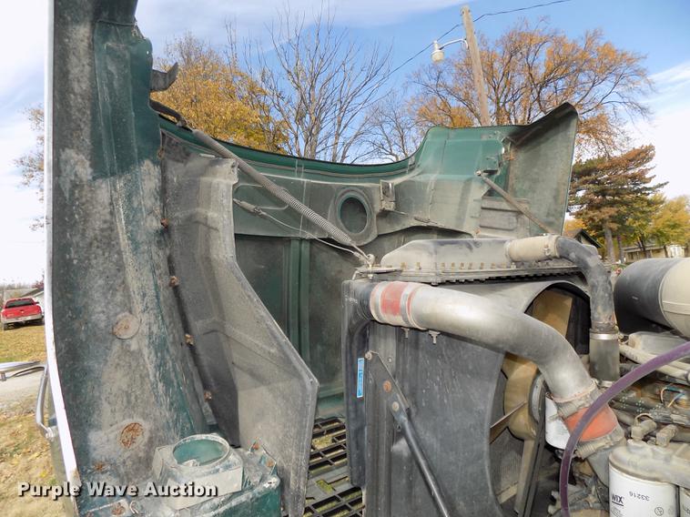 image for item DB8501 1994 Mack CH613 semi truck