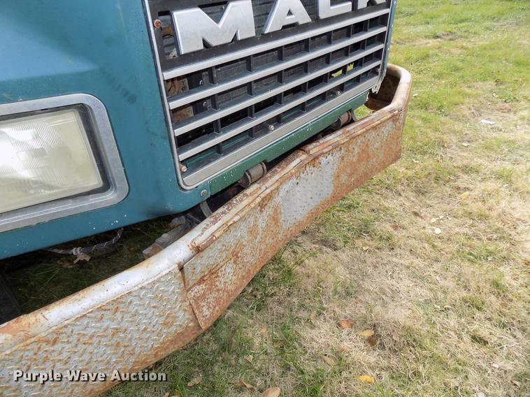 image for item DB8501 1994 Mack CH613 semi truck