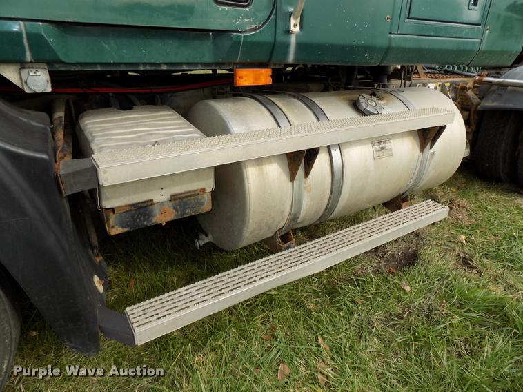 image for item DB8501 1994 Mack CH613 semi truck