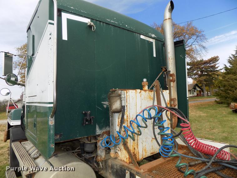 image for item DB8501 1994 Mack CH613 semi truck