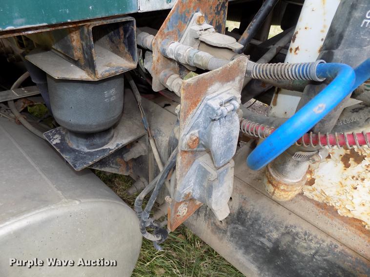 image for item DB8501 1994 Mack CH613 semi truck