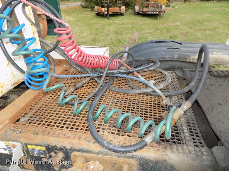 image for item DB8501 1994 Mack CH613 semi truck