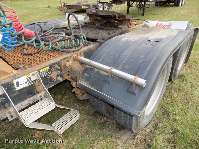 image for item DB8501 1994 Mack CH613 semi truck