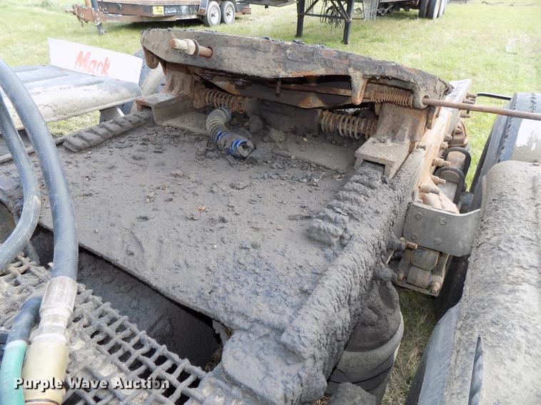 image for item DB8501 1994 Mack CH613 semi truck