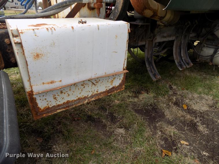 image for item DB8501 1994 Mack CH613 semi truck