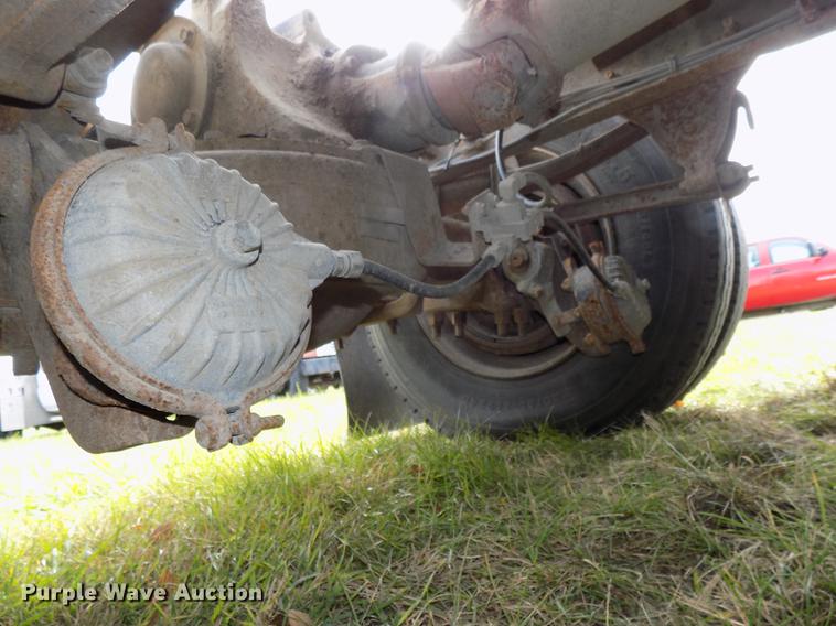 image for item DB8501 1994 Mack CH613 semi truck