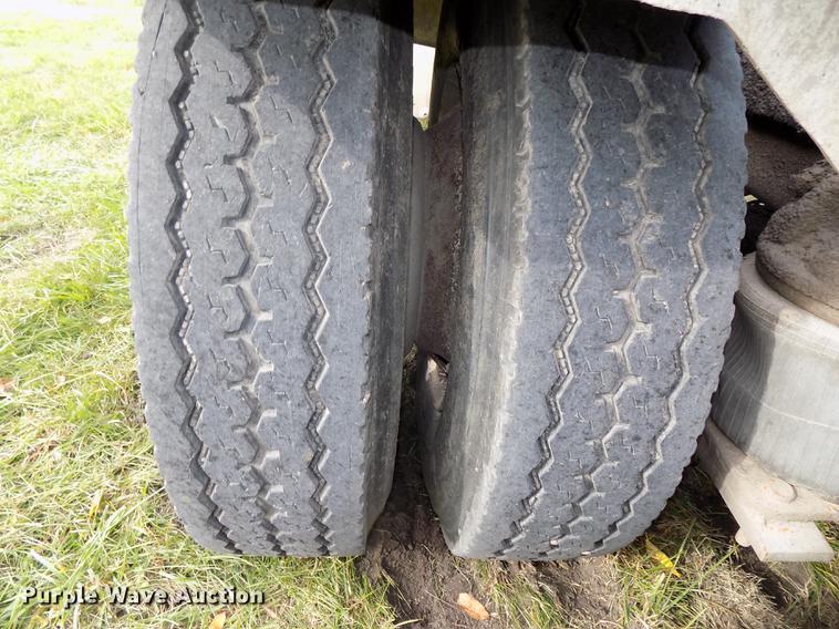 image for item DB8501 1994 Mack CH613 semi truck