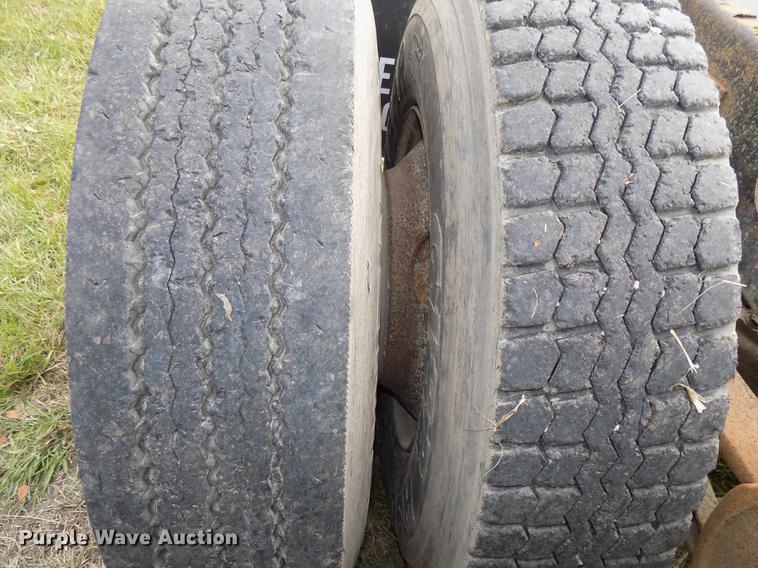 image for item DB8501 1994 Mack CH613 semi truck