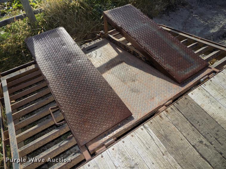 image for item DB8512 2003 Dresser Custom 830GBT-20 equipment trailer