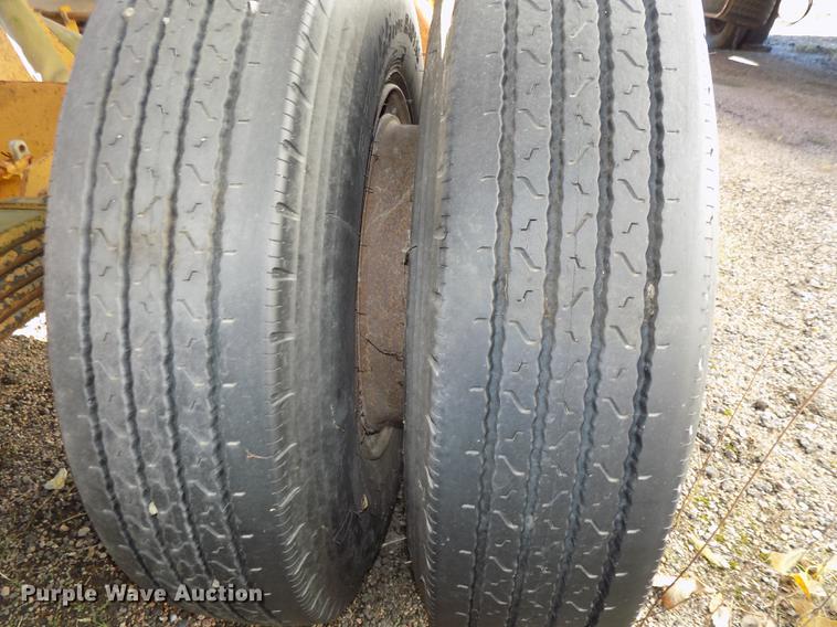 image for item DB8528 1992 Load King 2030 bottom dump trailer