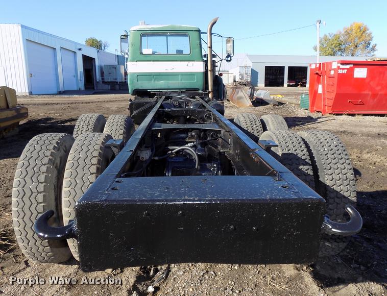 image for item DB8529 1984 Mack DM685S truck cab and chassis