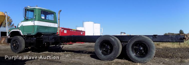 image for item DB8529 1984 Mack DM685S truck cab and chassis