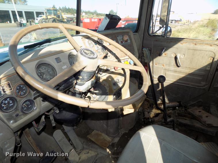 image for item DB8529 1984 Mack DM685S truck cab and chassis