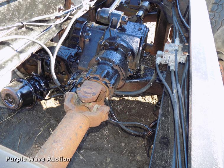 image for item DB8529 1984 Mack DM685S truck cab and chassis