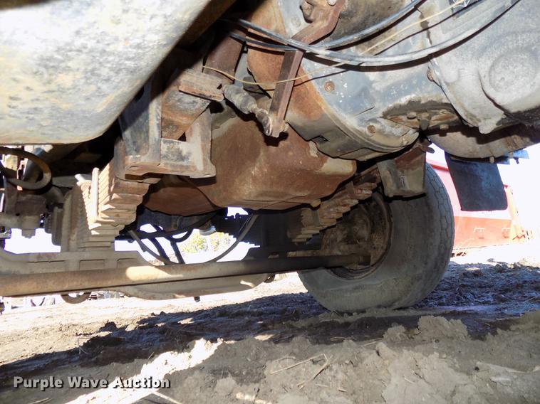 image for item DB8529 1984 Mack DM685S truck cab and chassis