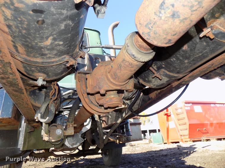 image for item DB8529 1984 Mack DM685S truck cab and chassis