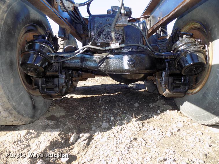 image for item DB8529 1984 Mack DM685S truck cab and chassis