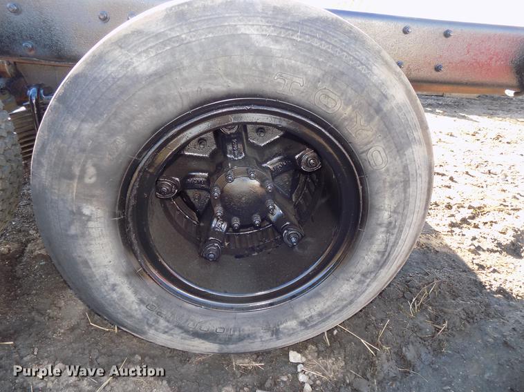 image for item DB8529 1984 Mack DM685S truck cab and chassis