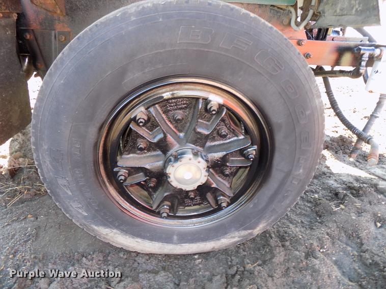 image for item DB8529 1984 Mack DM685S truck cab and chassis