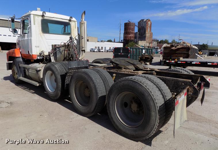 image for item DB8612 1995 Mack CH613 semi truck