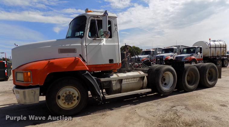 image for item DB8612 1995 Mack CH613 semi truck