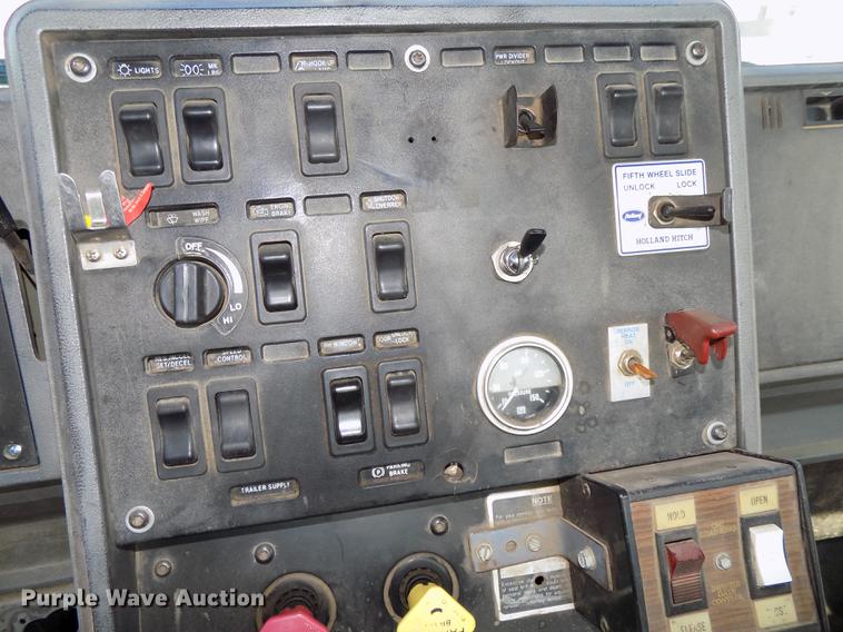 image for item DB8612 1995 Mack CH613 semi truck