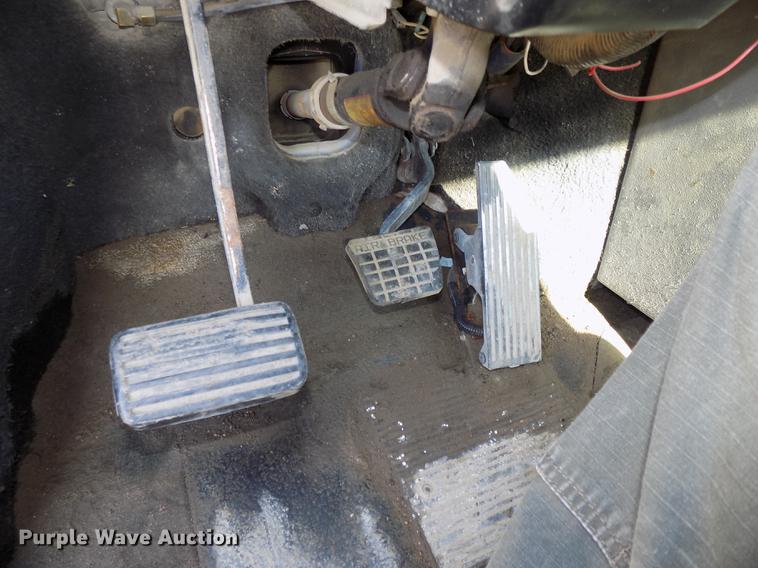 image for item DB8612 1995 Mack CH613 semi truck