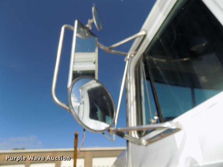 image for item DB8612 1995 Mack CH613 semi truck