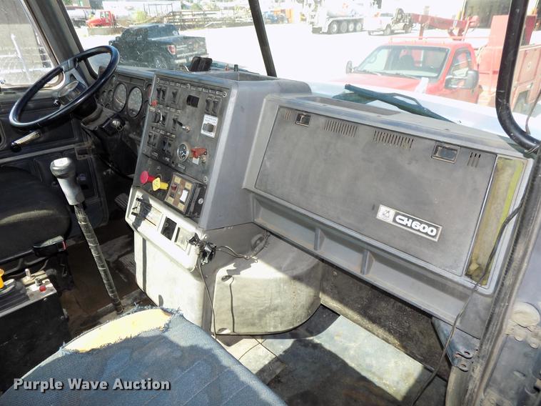image for item DB8612 1995 Mack CH613 semi truck