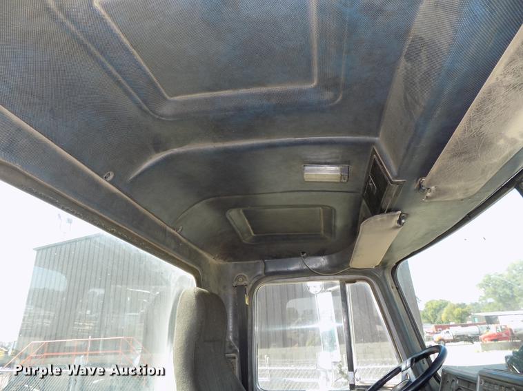 image for item DB8612 1995 Mack CH613 semi truck