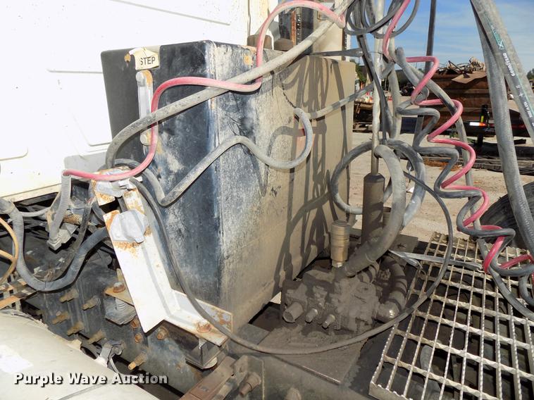 image for item DB8612 1995 Mack CH613 semi truck