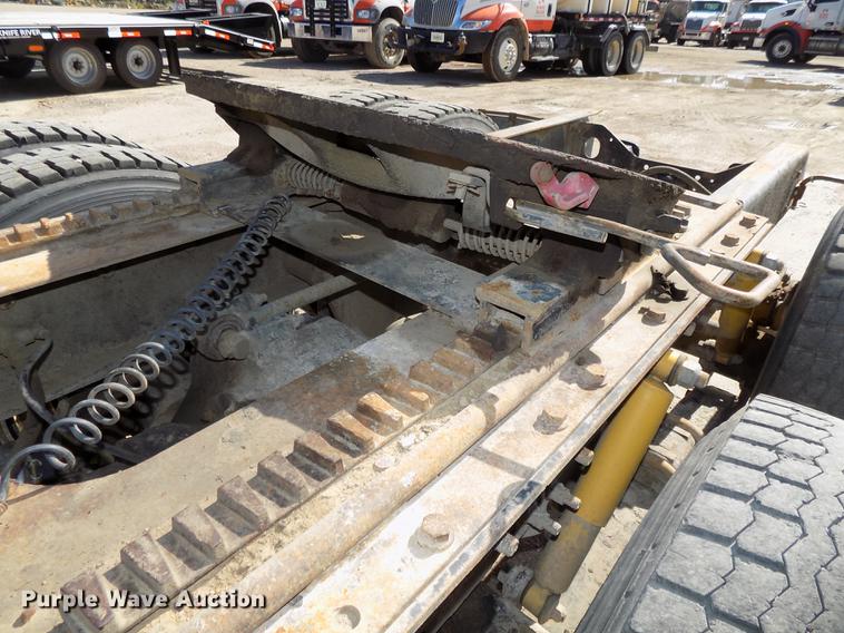 image for item DB8612 1995 Mack CH613 semi truck