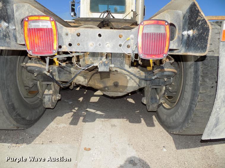 image for item DB8612 1995 Mack CH613 semi truck