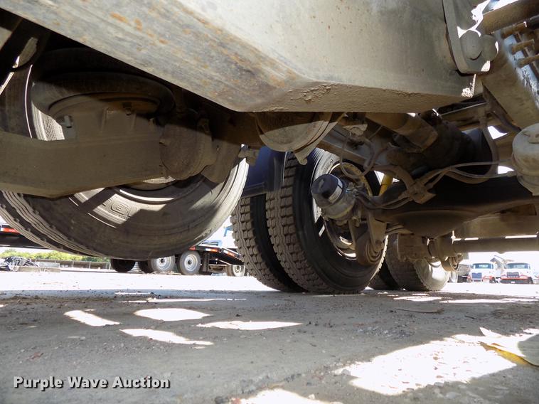 image for item DB8612 1995 Mack CH613 semi truck