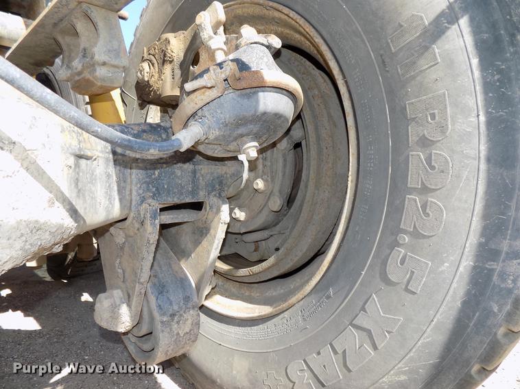 image for item DB8612 1995 Mack CH613 semi truck