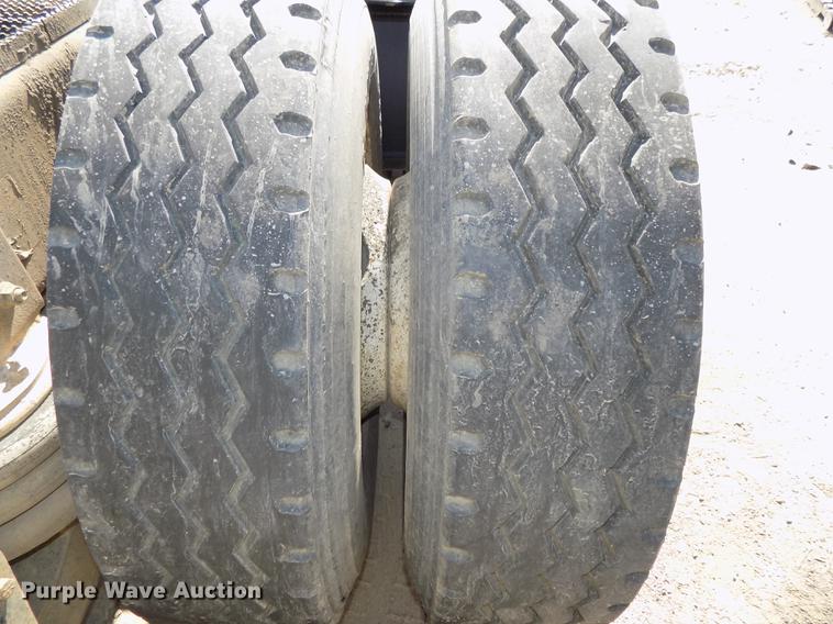 image for item DB8612 1995 Mack CH613 semi truck