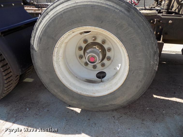 image for item DB8612 1995 Mack CH613 semi truck