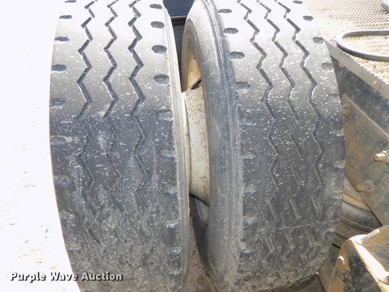 image for item DB8612 1995 Mack CH613 semi truck