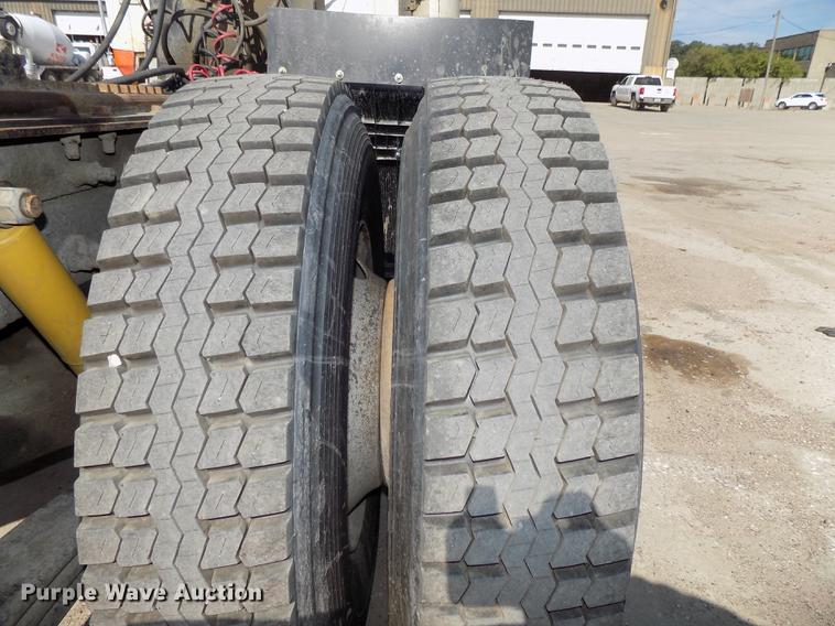 image for item DB8612 1995 Mack CH613 semi truck