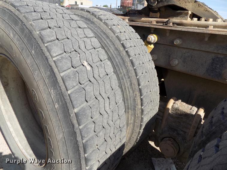 image for item DB8612 1995 Mack CH613 semi truck