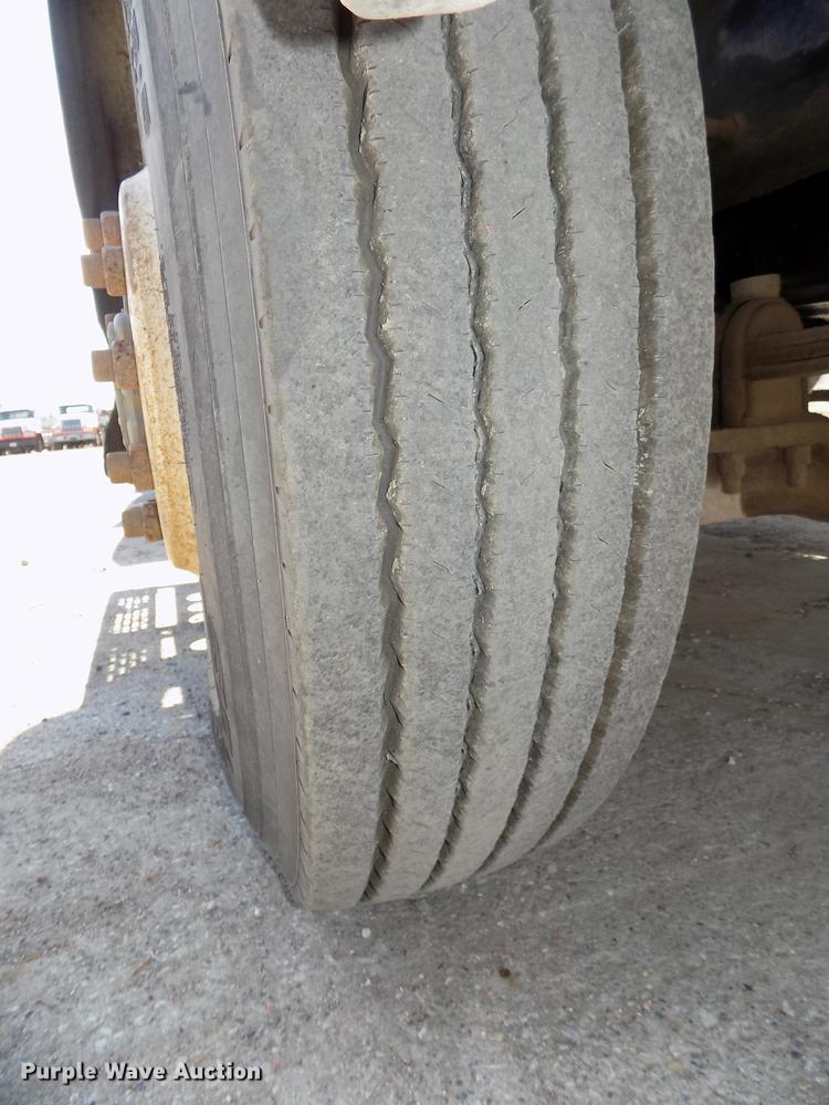 image for item DB8612 1995 Mack CH613 semi truck