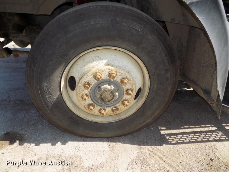 image for item DB8612 1995 Mack CH613 semi truck