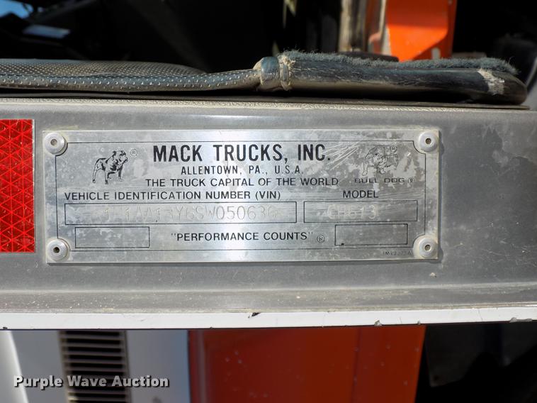 image for item DB8612 1995 Mack CH613 semi truck