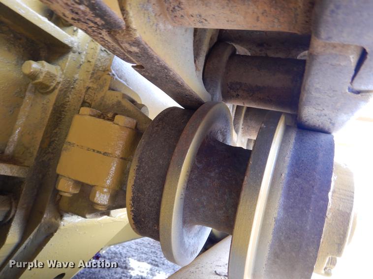 image for item DB9340 1977 Caterpillar 977L track loader